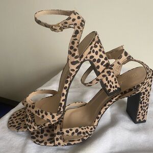 Chic Leopard Print Strappy Heels